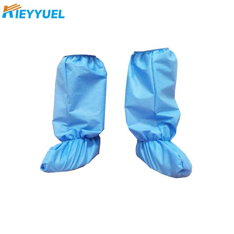 Zavádění jednorázových netkaných potahů na boty